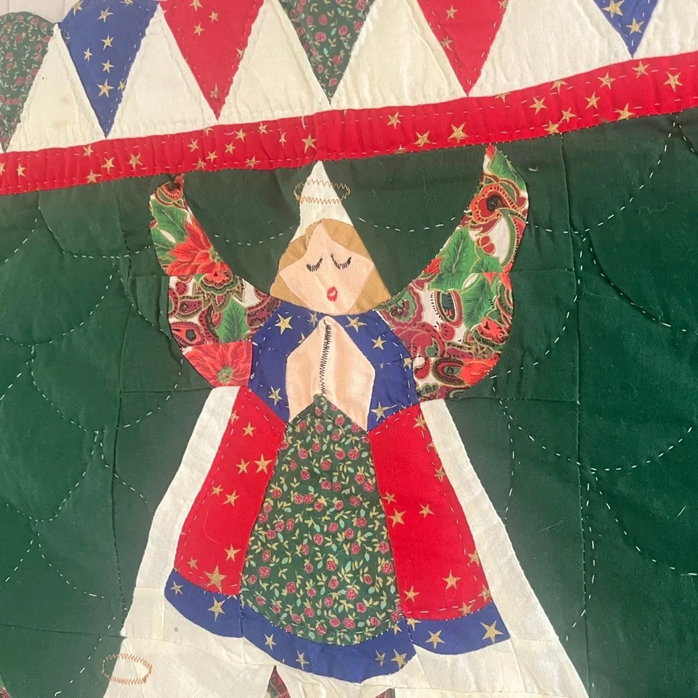 HANDMADE Angel Praying Choir Festive QUILT Scalloped Edges HOLIDAY CHRISTMAS Tre